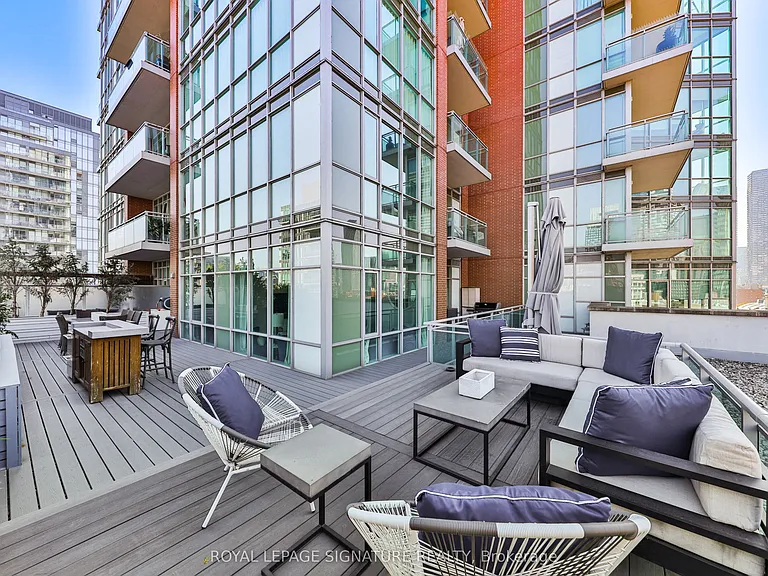 112 George St S #902 — Photo 21