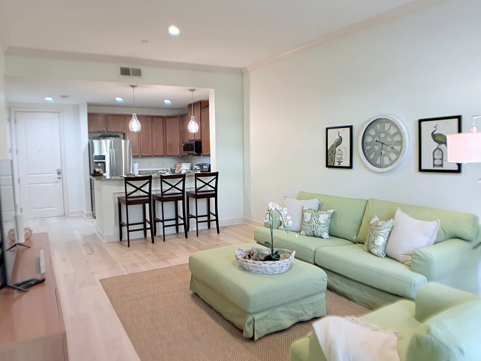 1 bed, 890 sqft, $2,395 — Photo 2