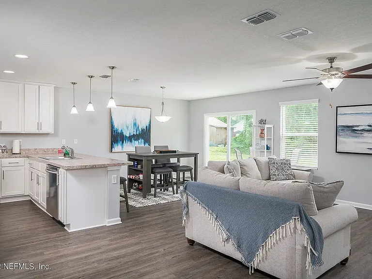 4114 Collins Rd — Photo 3