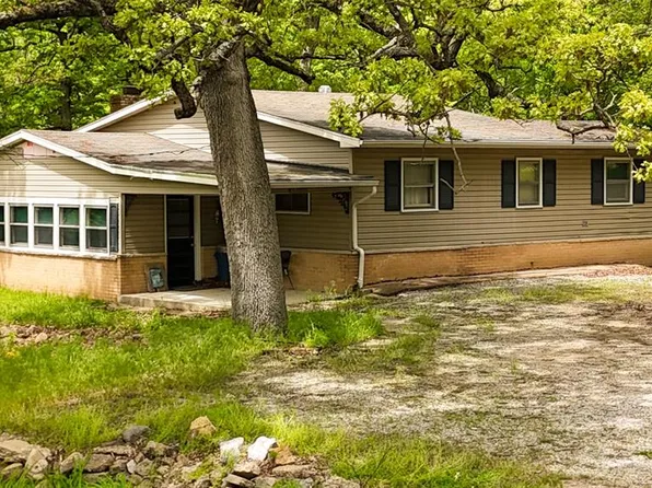 15222 Circle Dr, Gillespie, IL 62033