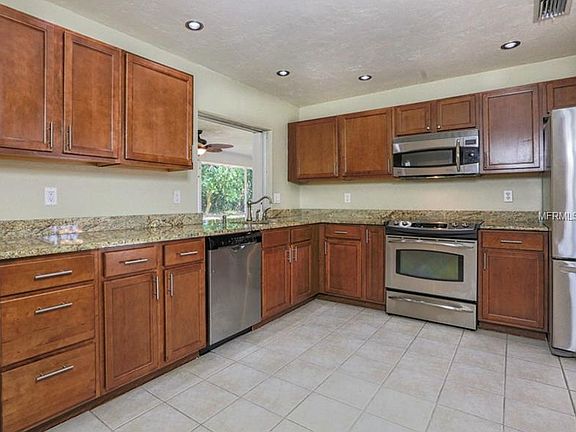 5th image of 1500 Quail Lake Dr