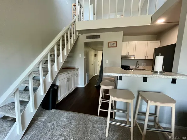 6210 Tennis Ct APT D11, Bay City, MI 48706