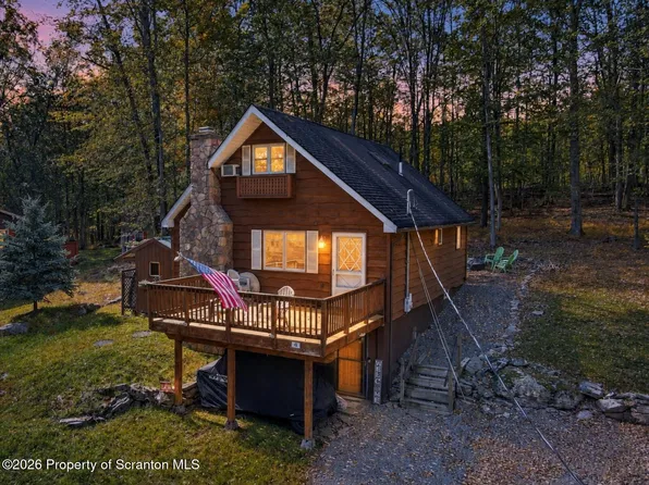 41 Deerfoot Rd, Lake Ariel, PA 18436