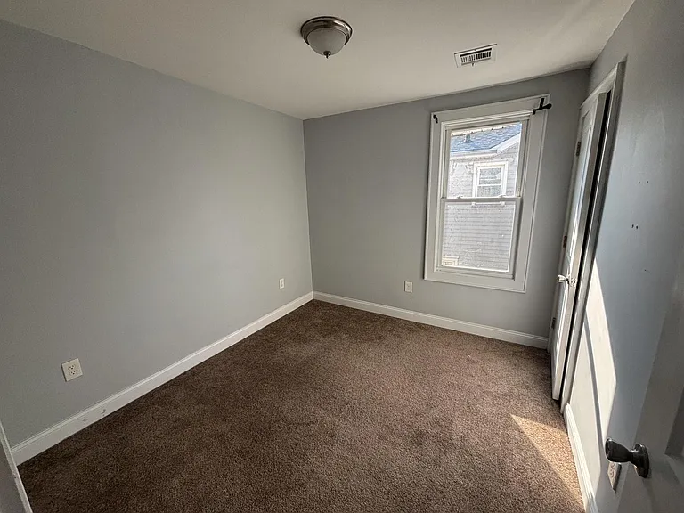 18 Van Cortland Pl — Photo 8