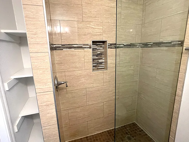 Bedroom 2 en-suite bathroom shower