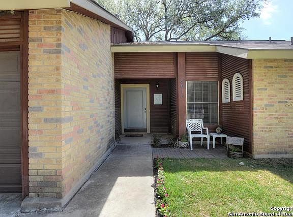 3rd image of 8014 Hill Trails St