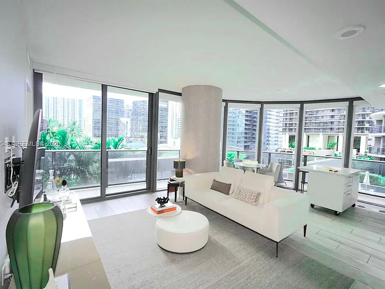 55 SW 9th St #1001 — Photo 11