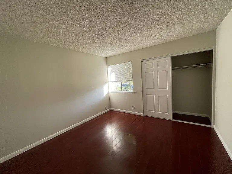 1575 Drake Dr — Photo 4