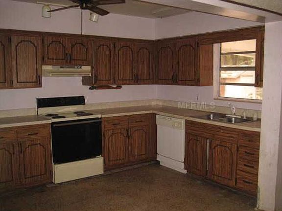 4th image of 2610 Pine Ave