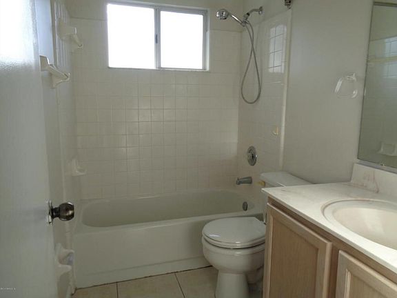 4th image of 912 Majestic Cypress Dr N