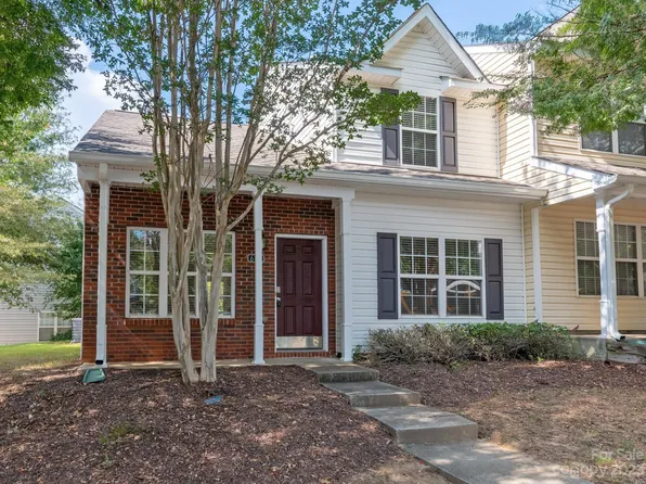 694 Rock Lake Gln, Fort Mill, SC 29715