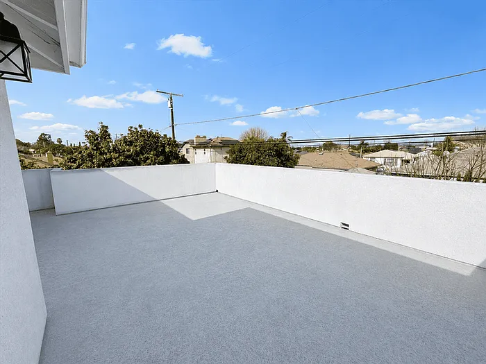 6029 Del Amo Blvd — Photo 18