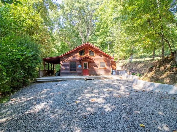 300 Sawyers Cv, Murphy, NC 28906