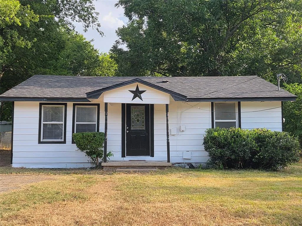 2 bed, 1.0 bath, 825 sqft, $1,250 — Photo 1