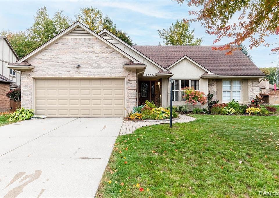 1530 Pembroke Dr, Rochester Hills, MI 48307 Zillow