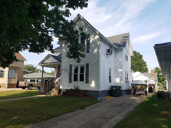 2nd image of 302 2nd Ave NE