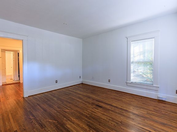 2nd image of 605 Park Cir