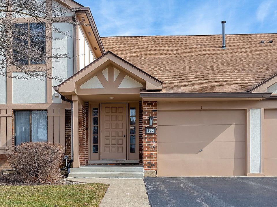 1st image of 940 Surrey Dr