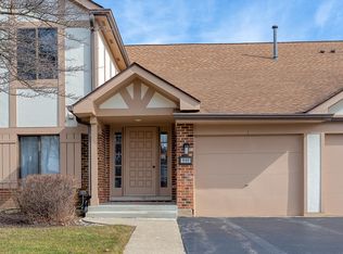 940 Surrey Dr, Schaumburg, IL 60193