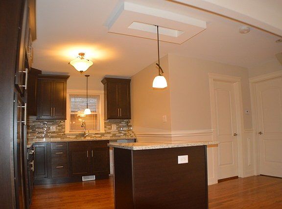 3rd image of 7951 S Artesian Ave