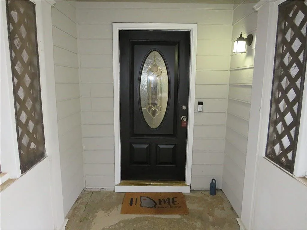 3 bed, 2075 sqft, $2,100 — Photo 2