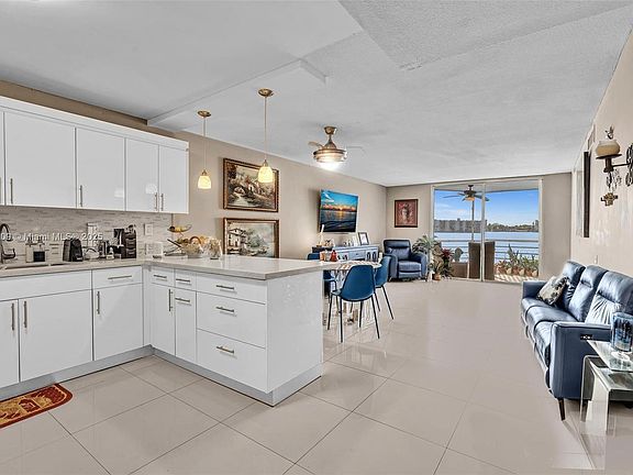 3rd image of 1140 NE 191st St #25