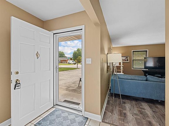 3rd image of 2647 W Middleground Dr