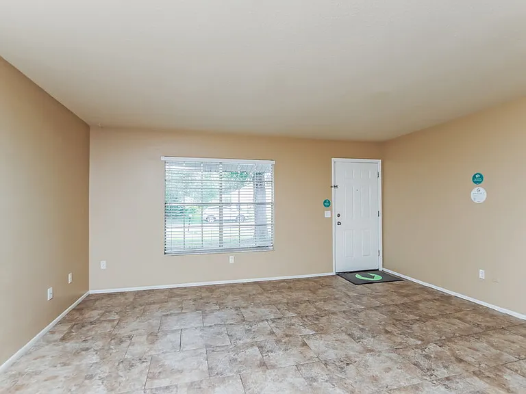 1647 Baker St NE — Photo 4