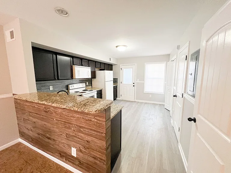 2279 McCormick Ln #B — Photo 4
