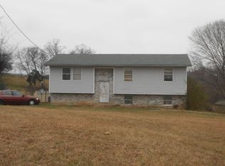 1097 Hale Rd, Dandridge, TN 37725