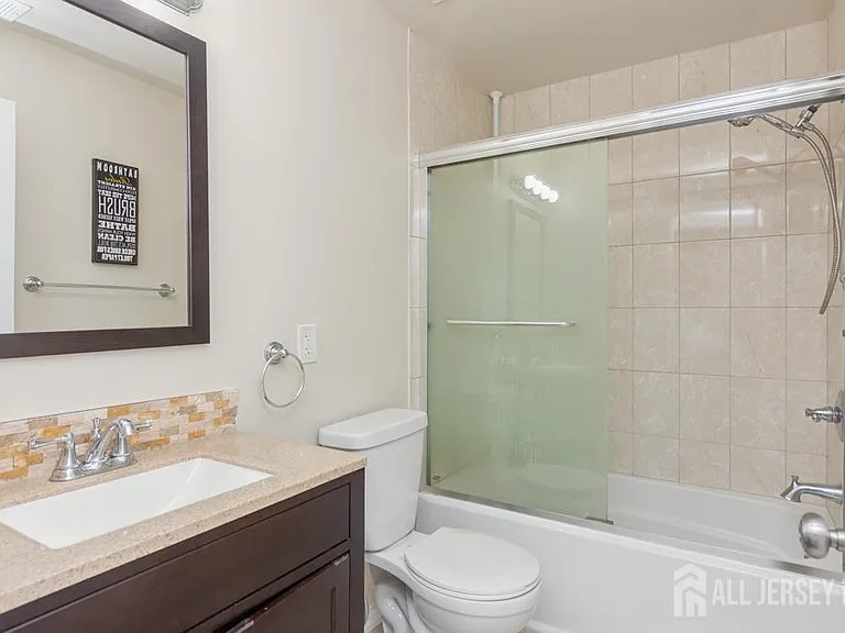 208 Sunshine Ct — Photo 16