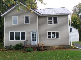 13 Barnes St, Phoenix, NY 13135