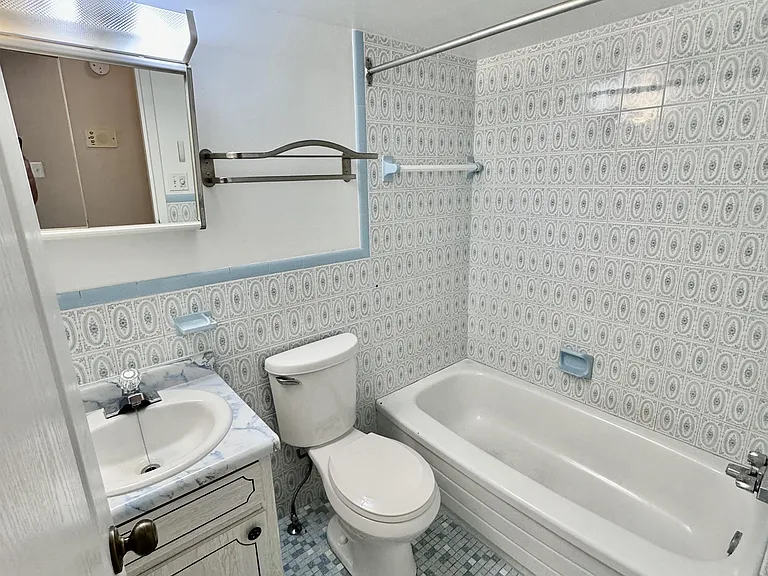 360 Tecumseh Rd W #203 — Photo 6