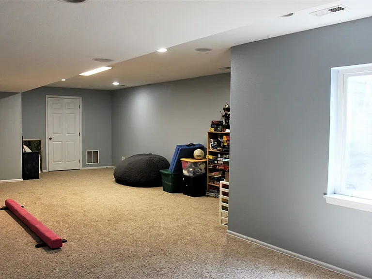 7665 Chancellor Dr — Photo 34