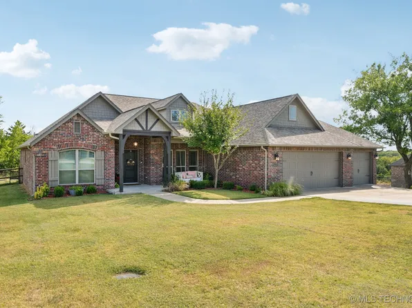 2102 E 45th Pl, Sand Springs, OK 74063