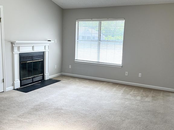 3rd image of 220 Lantana Ln Unit 1-B