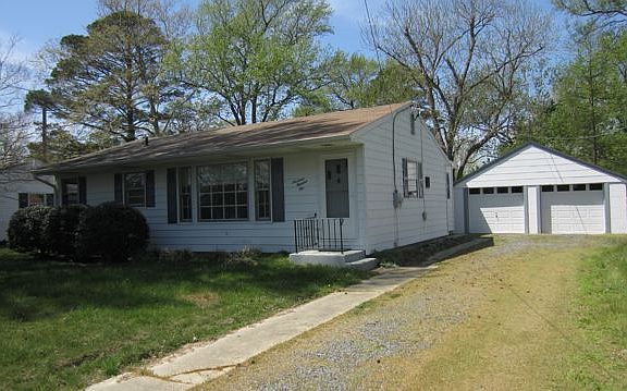 4th image of 1905 Hambrooks Blvd