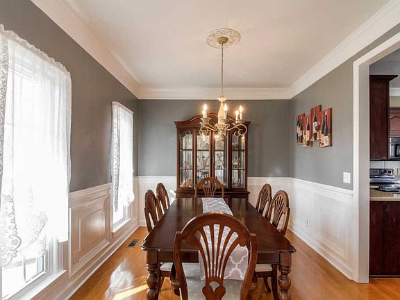 5th image of 2810 Iroquois Dr
