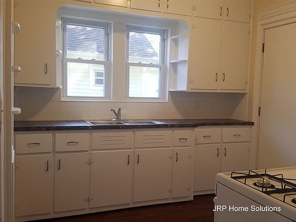Kitchen Lower 2