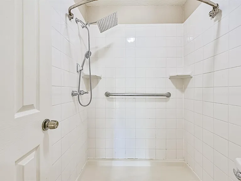 1113 N Heron Dr — Photo 21