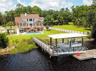 827 Riverview Dr E, Saint Marys, GA 31558