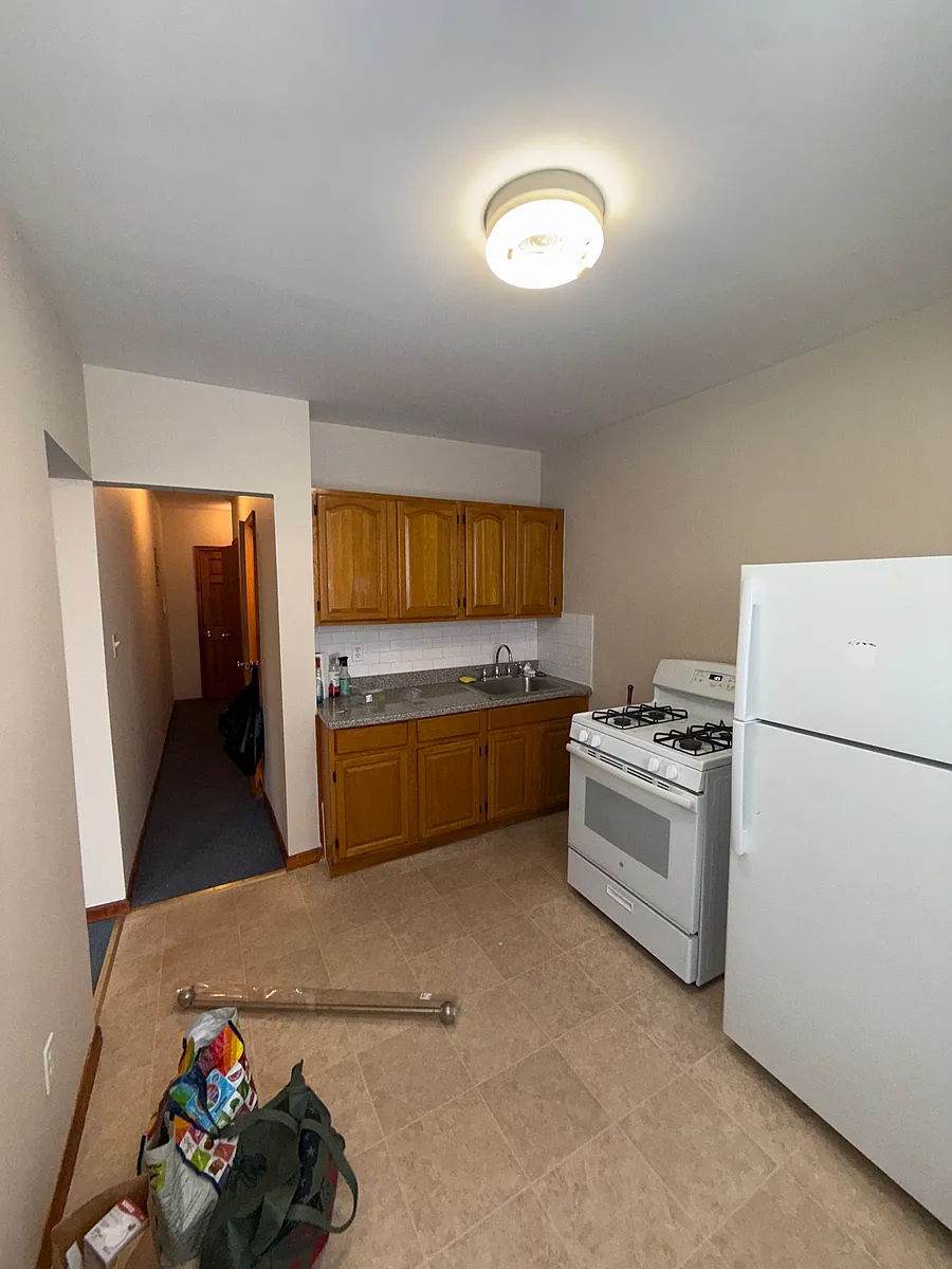 Building Photo - 7514 Metropolitan Ave #2