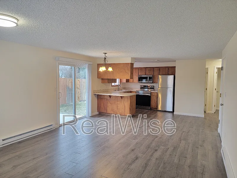 2 bed, 1.0 bath, 967 sqft, $1,650 — Photo 3