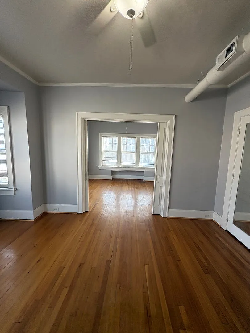 Colbert Apartments (3870 Harney St.) — Photo 4