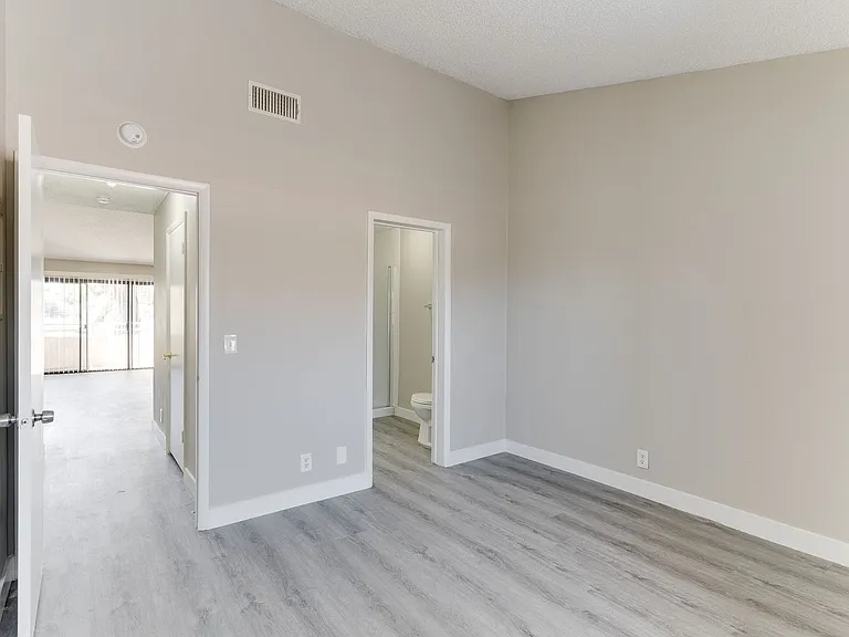830 N Sloan Ln #202 — Photo 13