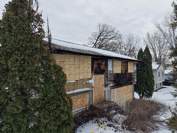 2nd image of 9525 Able St NE
