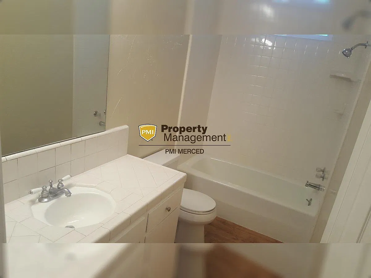 3 bed, 2.0 bath, 1419 sqft, $2,250 — Photo 2