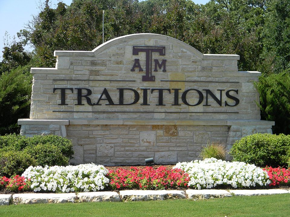 Entrance to Resort Style Living!