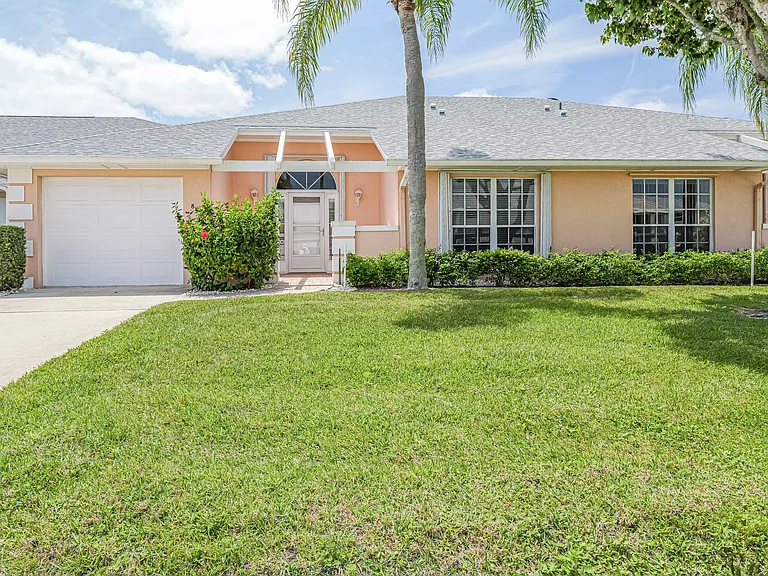 847 Lake Orchid Cir — Photo 32