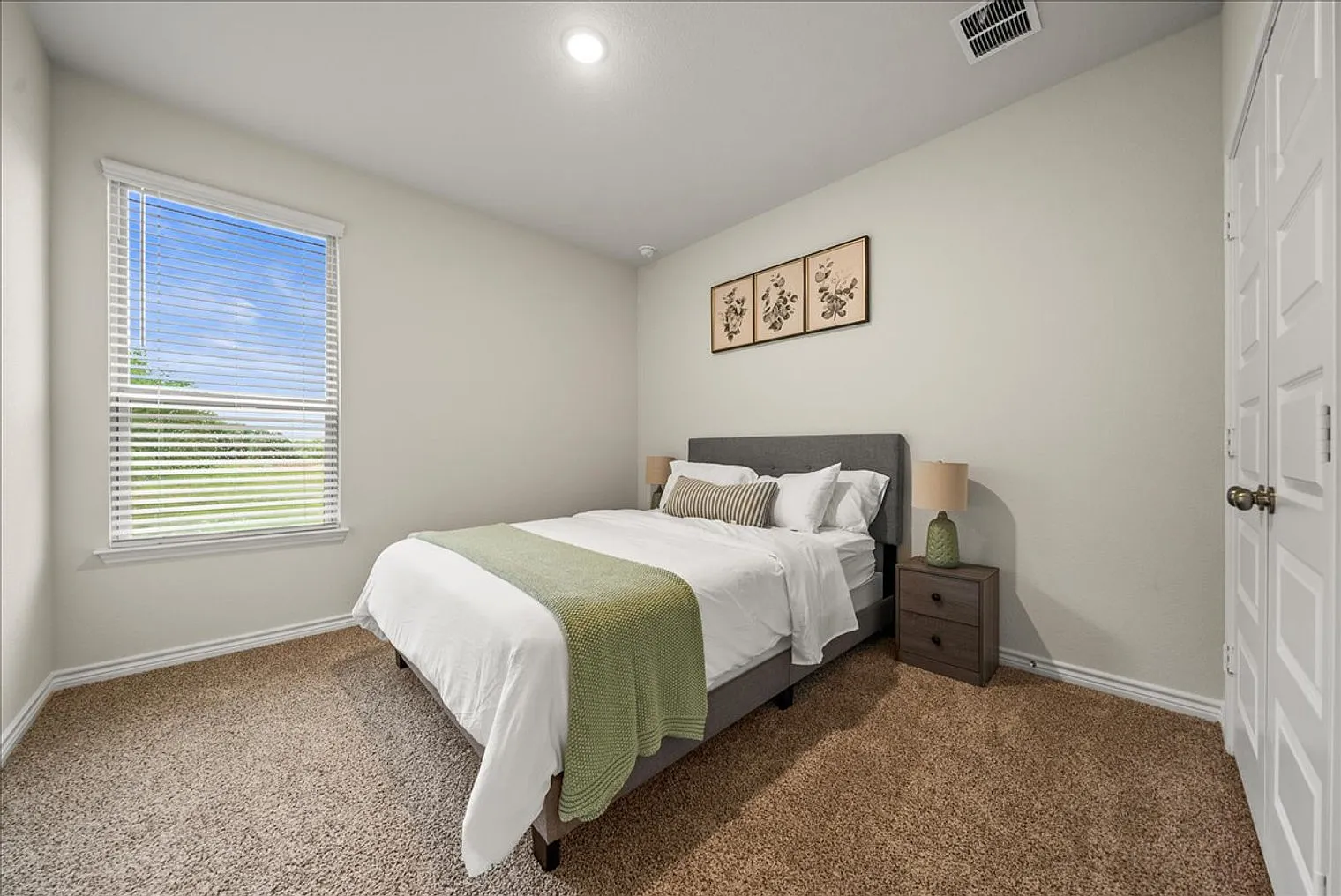 4 bed, 2.5 bath, $6,478 — Photo 2